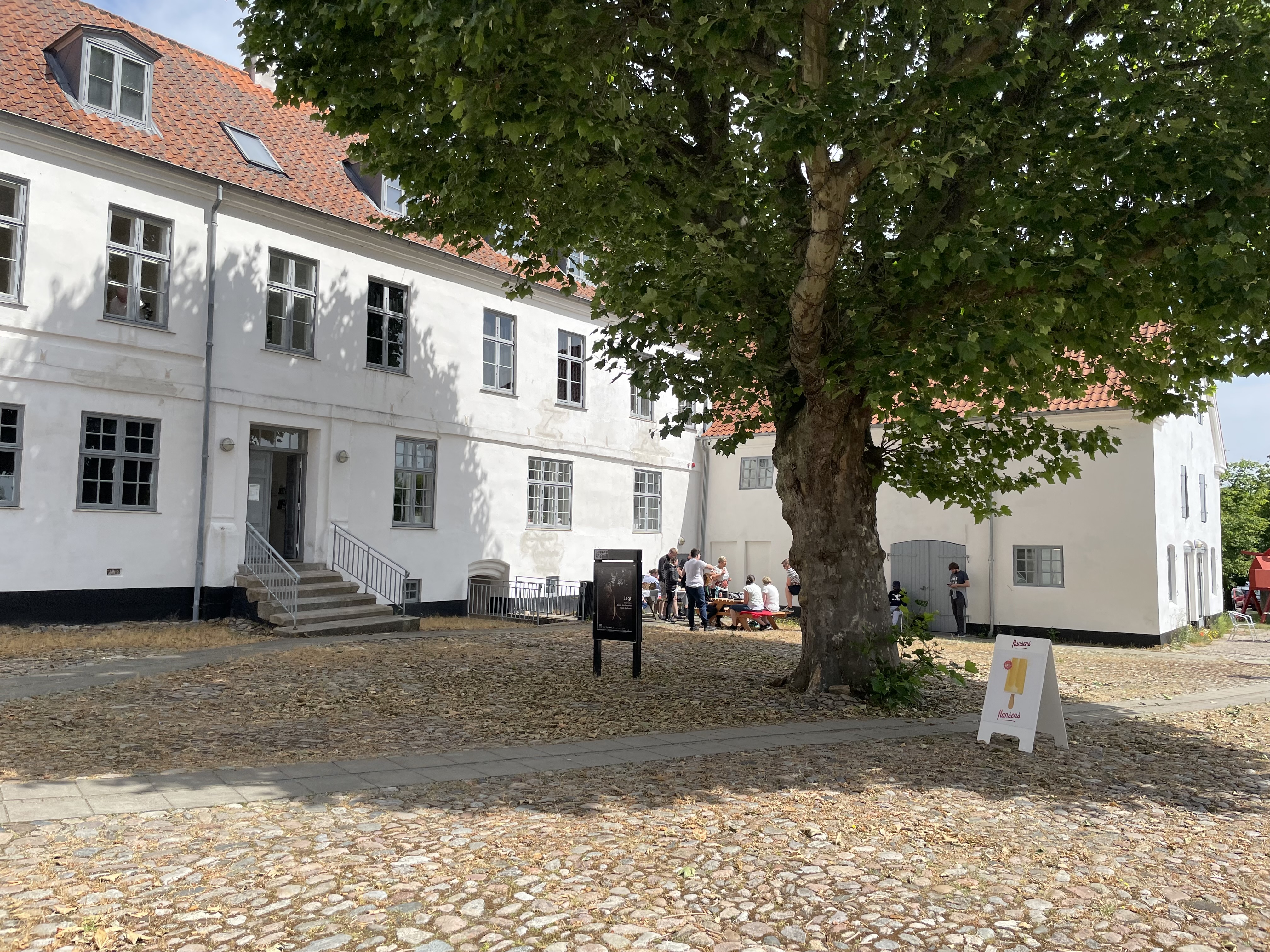 Besøg: Åbningstider og entre