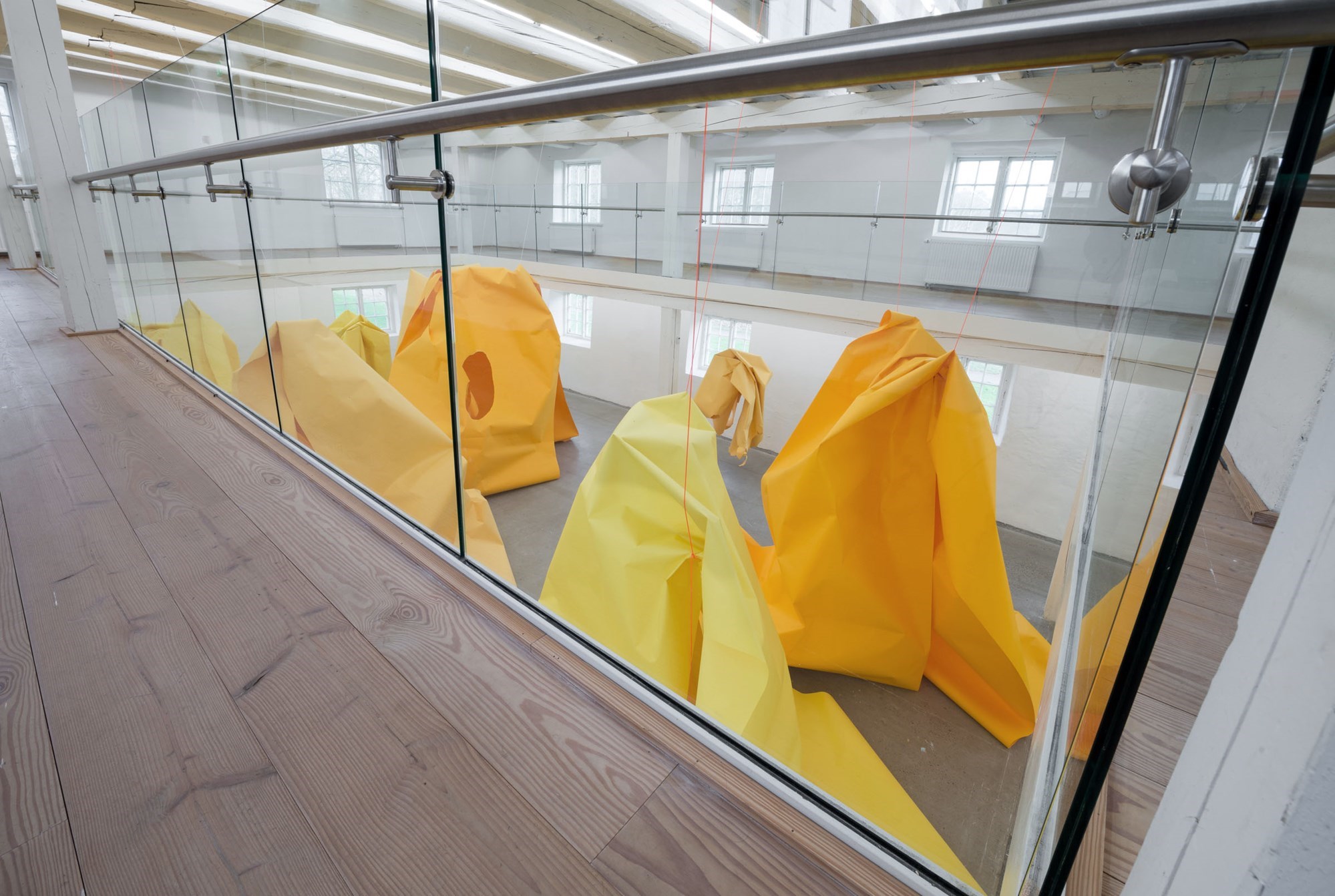 Installationsfoto. Paper Drawing #35, 2022 Af Marit Roland. Viborg Kunsthal